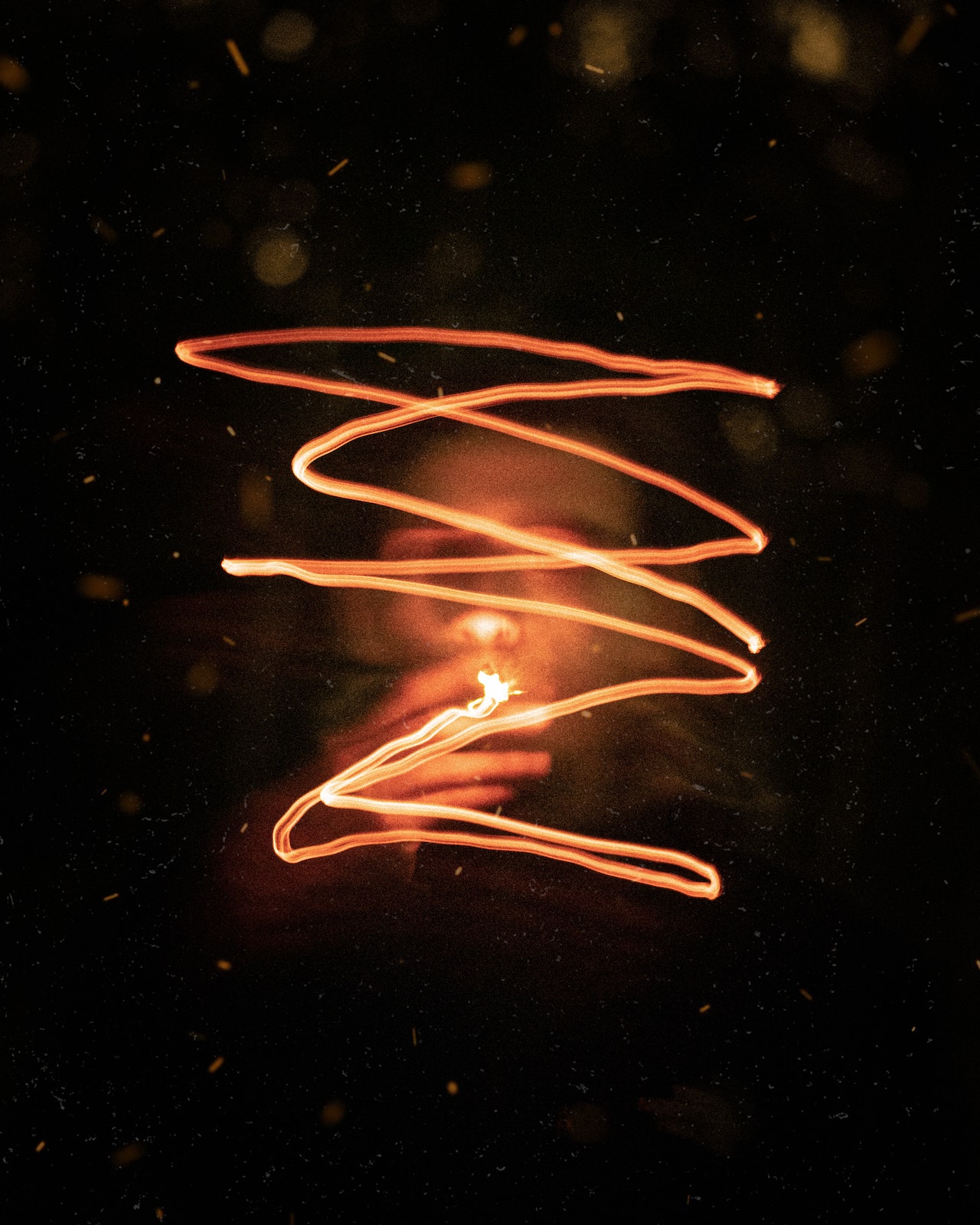 Light trail forming a rising knowledge shape